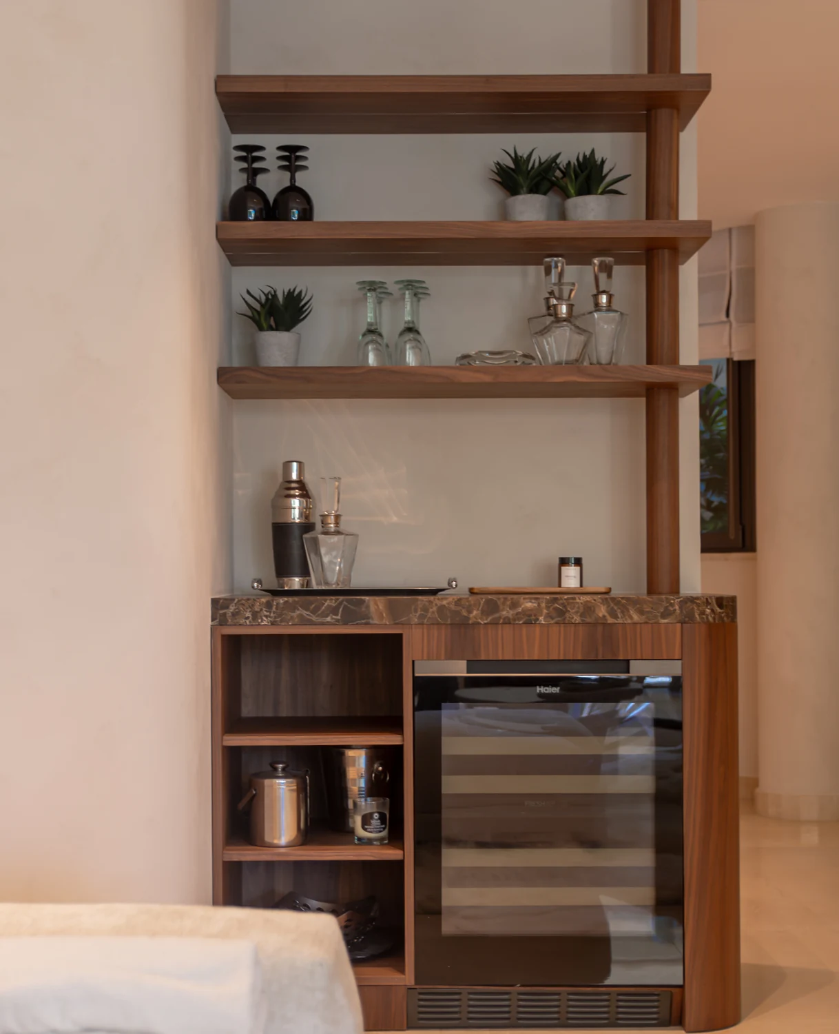Drinks cabinet with integrated wine cooler